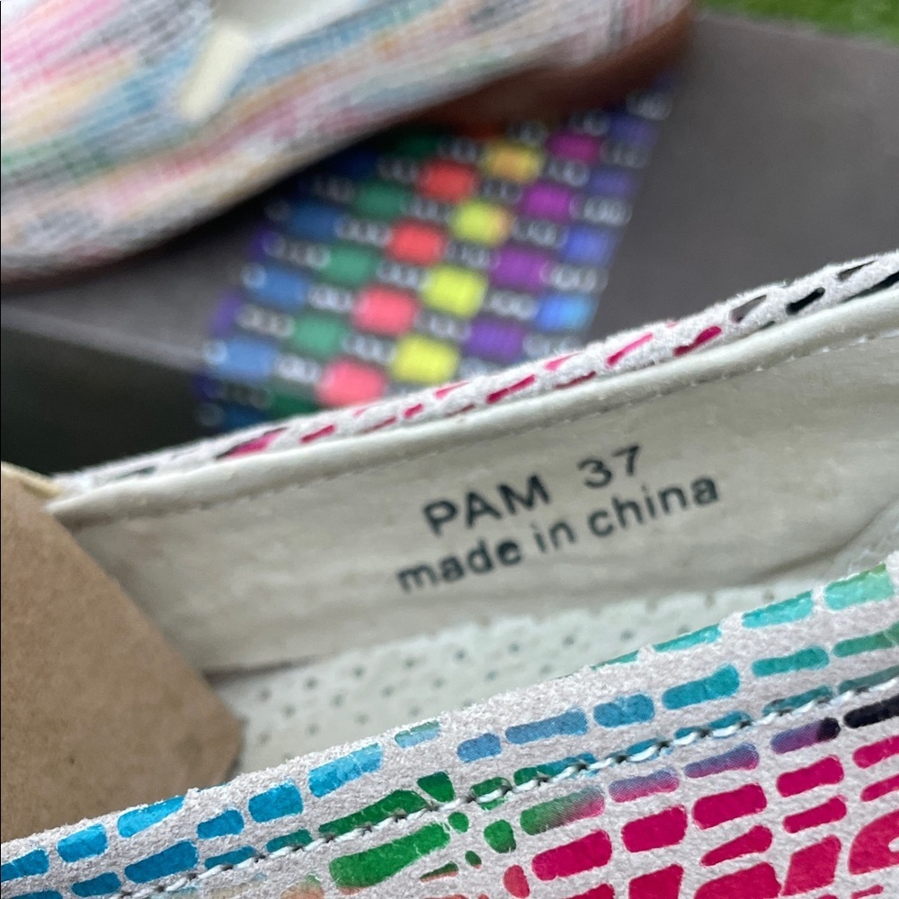 😁 Bernie MEV. Women's Colorful Woven Flats 🥿 Will go with just about anything 😁 - Picture 4 of 11